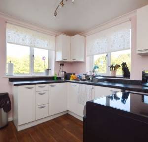 2 Bedroom Flat for sale in Devizes Road, Salisbury