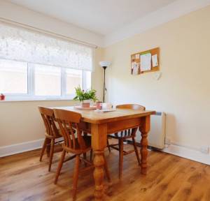 2 Bedroom Flat for sale in Devizes Road, Salisbury