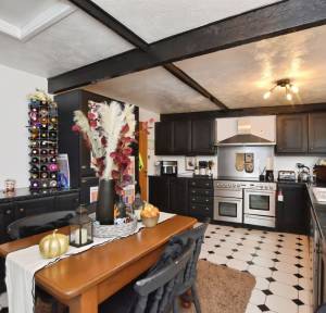 4 Bedroom House for sale in Kings Stables, Salisbury