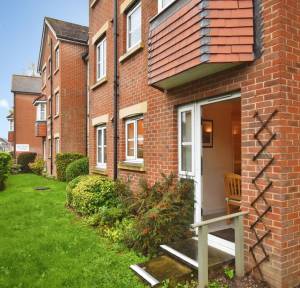 1 Bedroom Flat for sale in Archers Court, Salisbury