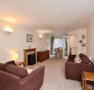 1 Bedroom Flat for sale in Archers Court, Salisbury