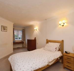 1 Bedroom Flat for sale in Archers Court, Salisbury