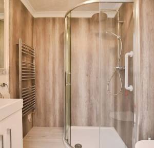 1 Bedroom Flat for sale in Archers Court, Salisbury