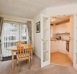 1 Bedroom Flat for sale in Archers Court, Salisbury