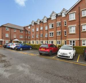 1 Bedroom Flat for sale in Archers Court, Salisbury